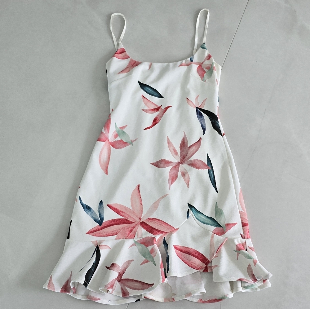 Selfie Leslie Emoji Bodycon Mini Dress - White and Pink Floral Print - XS - Picture 3 of 12